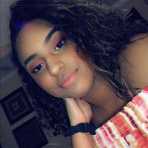 Meet your Posher, Pamela